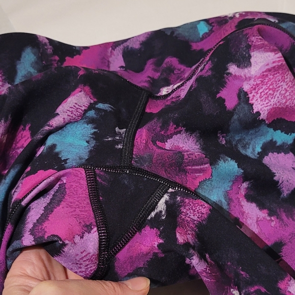 Lululemon Wunder Under Crop III/ Leggings/ Midnight Bloom/size 8 EUC - Picture 8 of 11